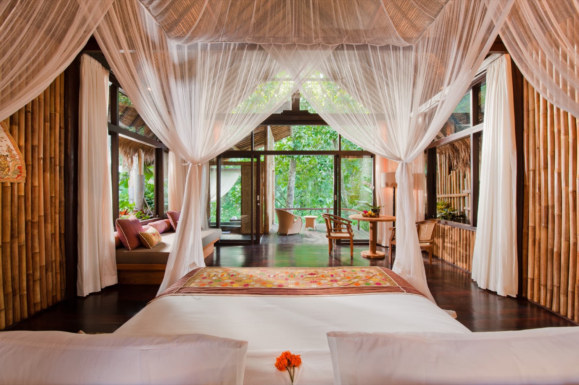 Four-poster canopy bedroom opening onto the jungle