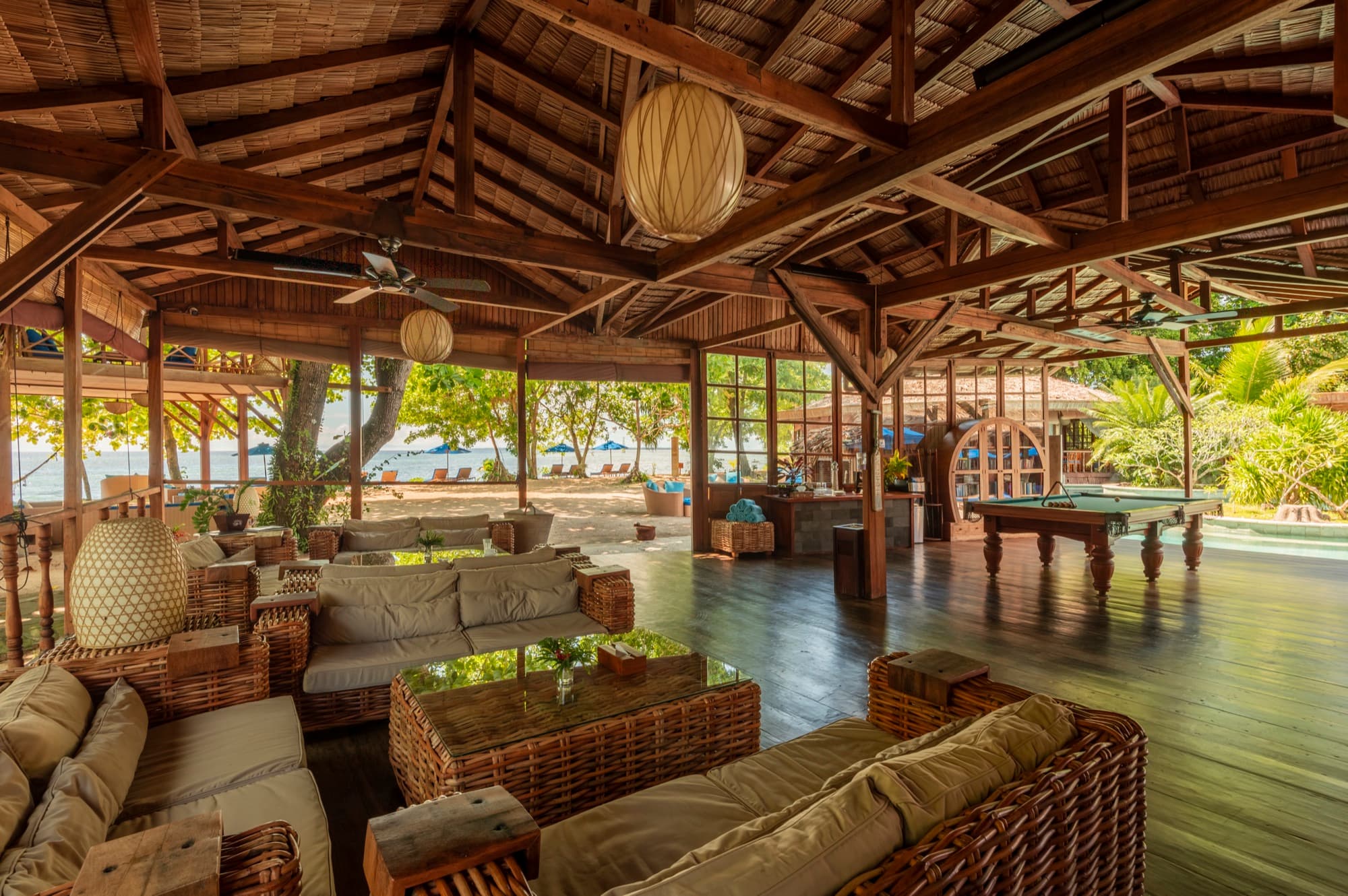 The lounge bar with rattan seating at Siladen Resort