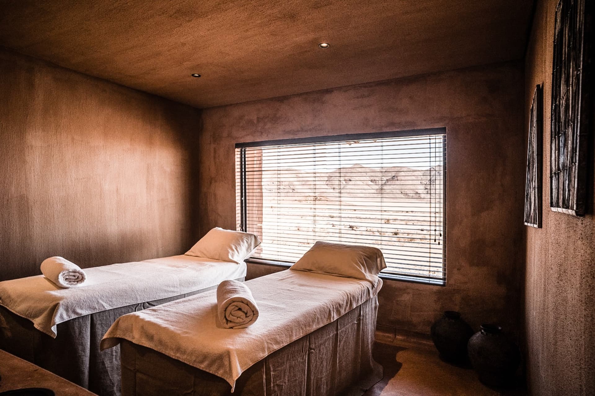 Double treatment room at the spa, with a view of the hills