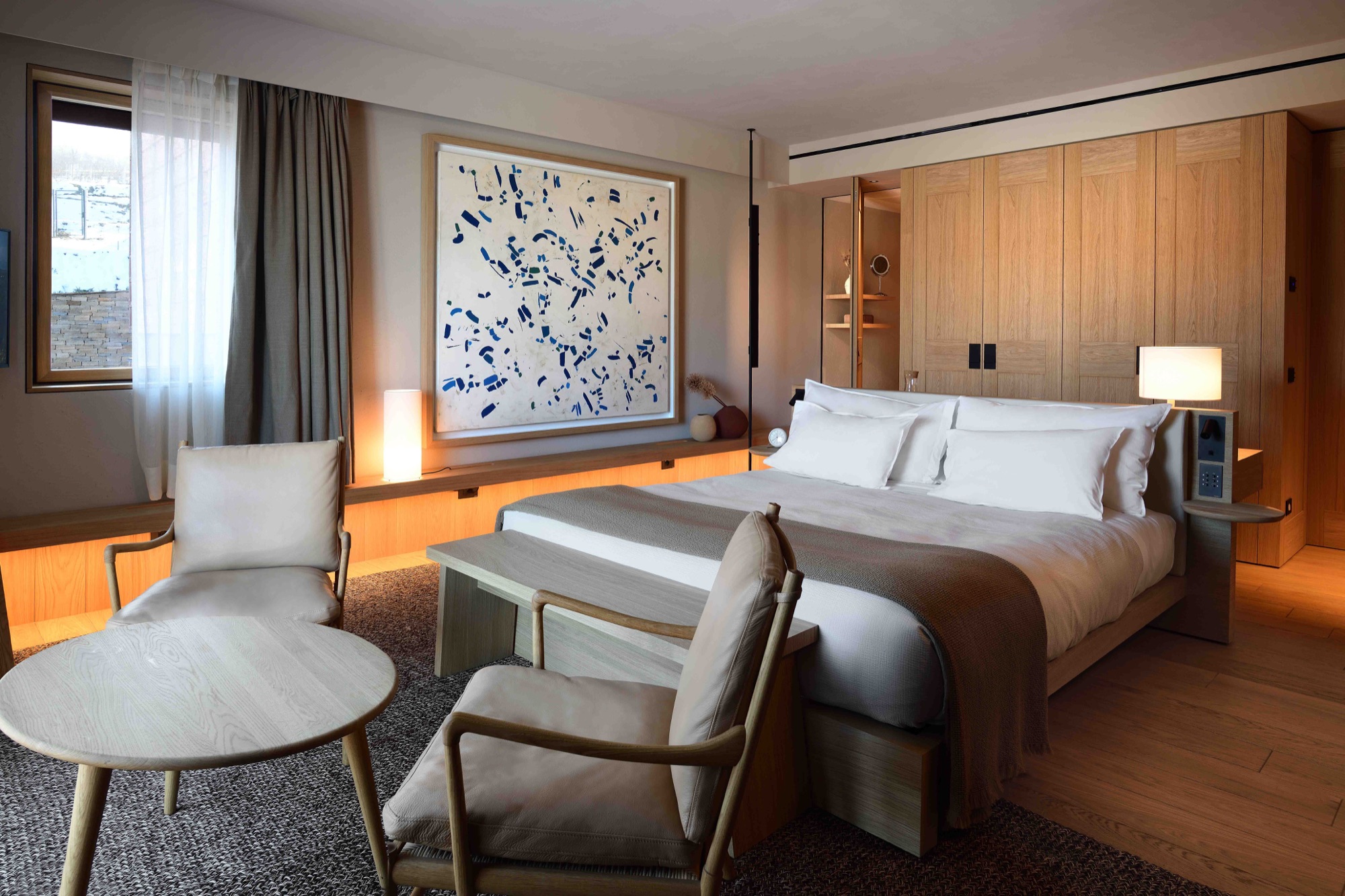 Junior Suite with armchairs and a double bed