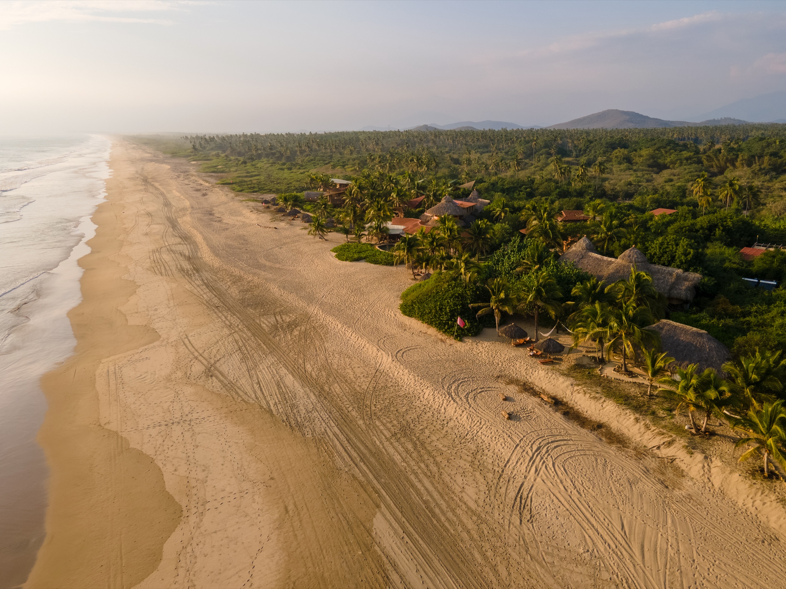 Aerial view of the beach and the hotel among the palms — Playa Viva, Guerrero, Mexico