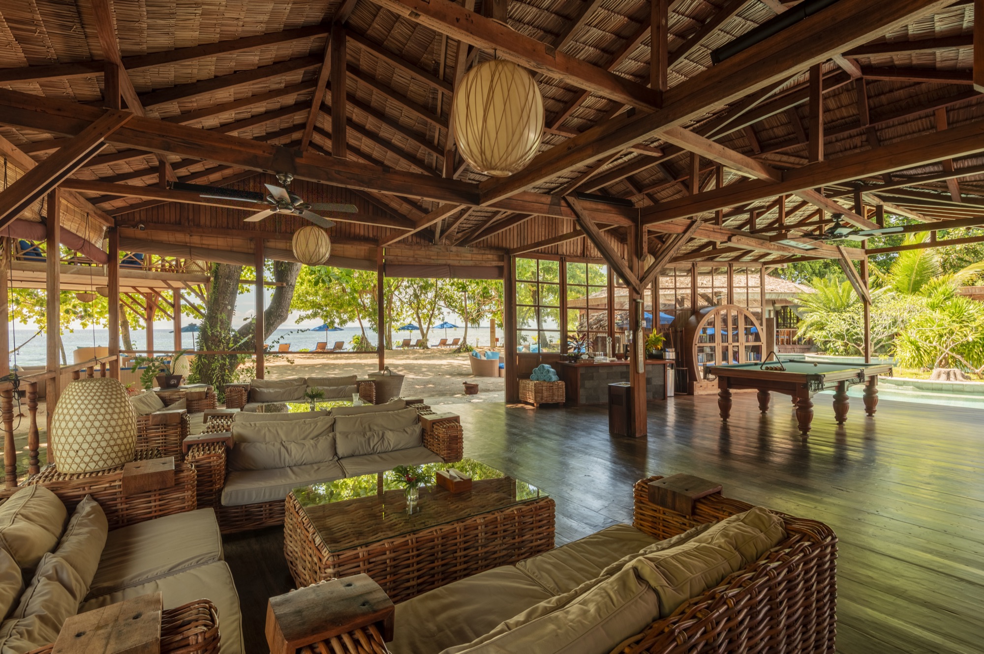 The lounge bar with rattan seating at Siladen Resort