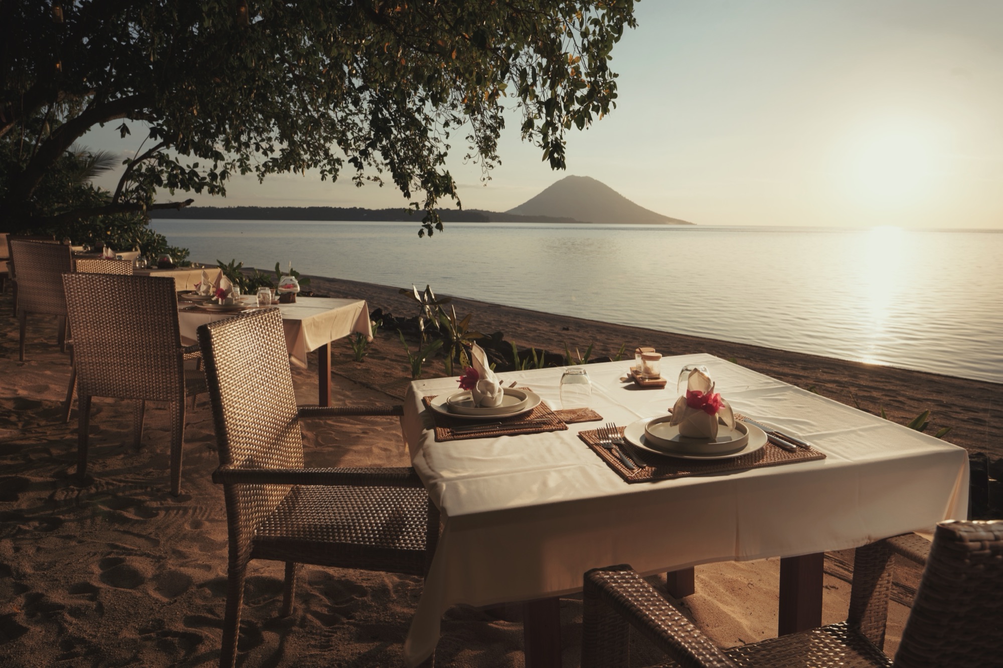 The resort restaurant open to the beach at Siladen