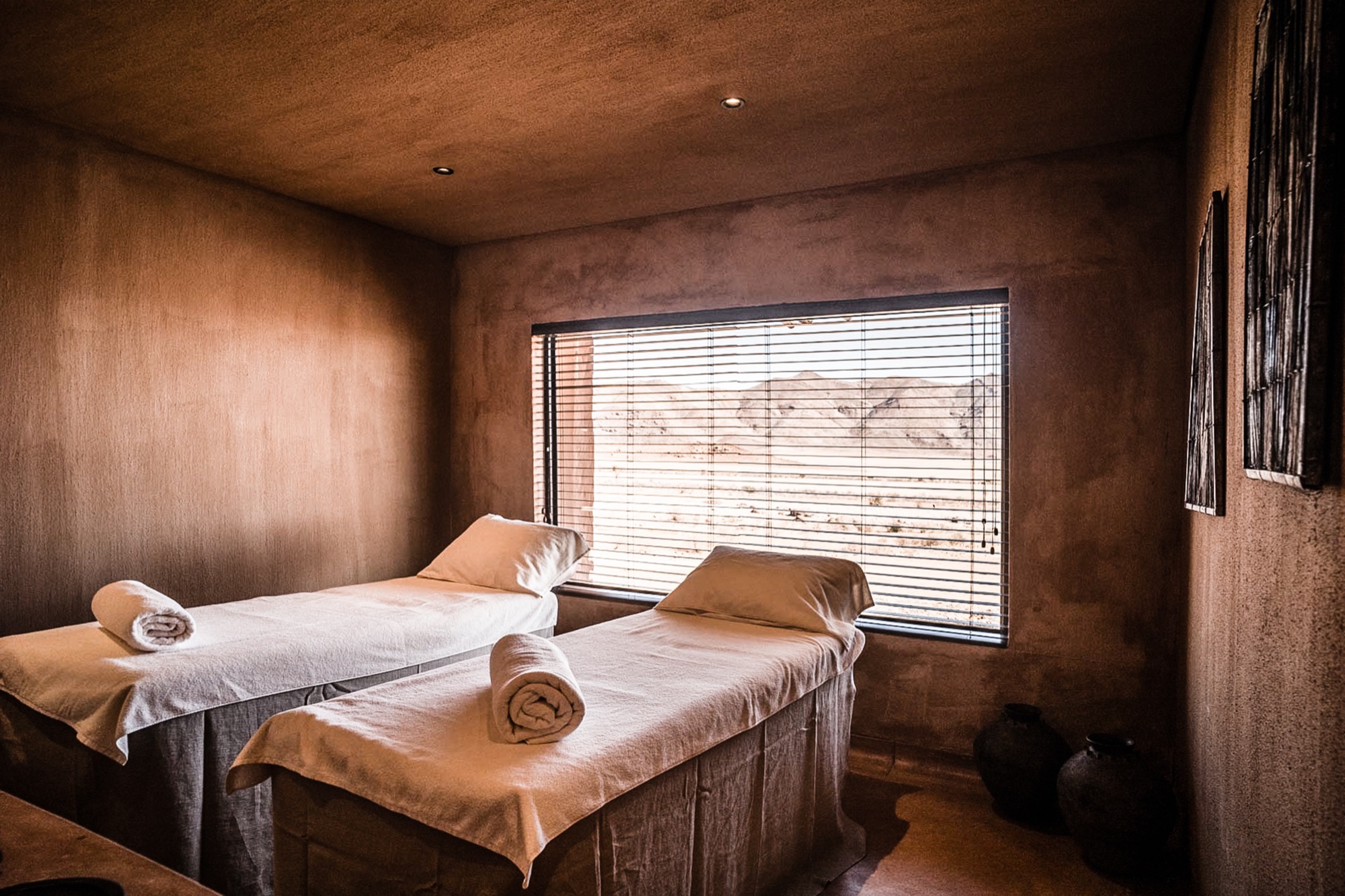 Double treatment room at the spa, with a view of the hills